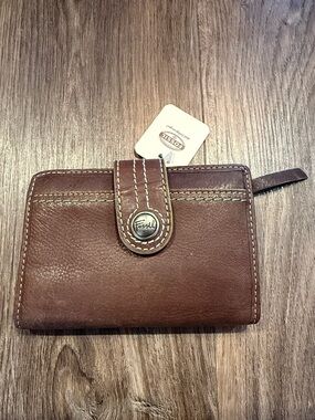 New! Fossil Brown Weekender Multi Use Wallet